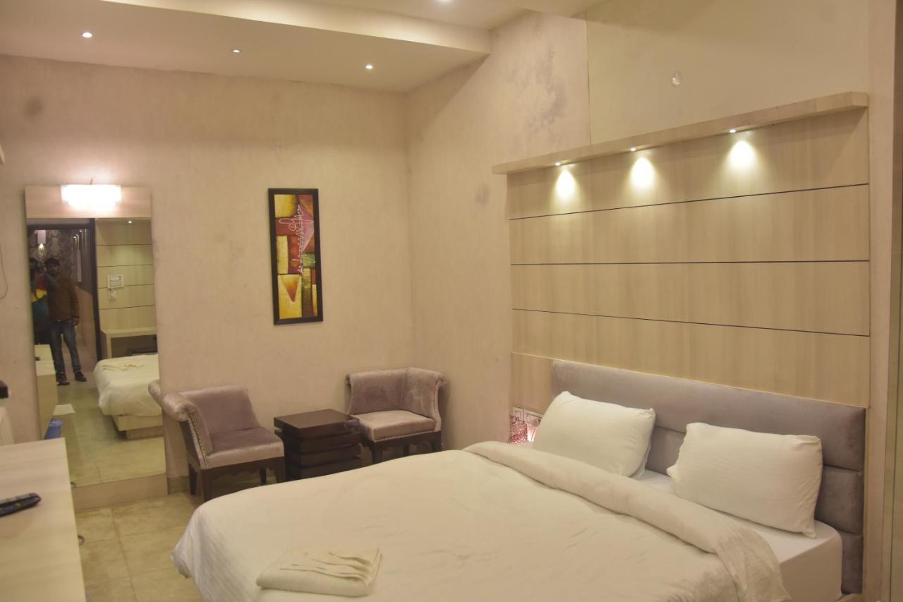 Hotel Mahendra Plaza Hardoi Buitenkant foto