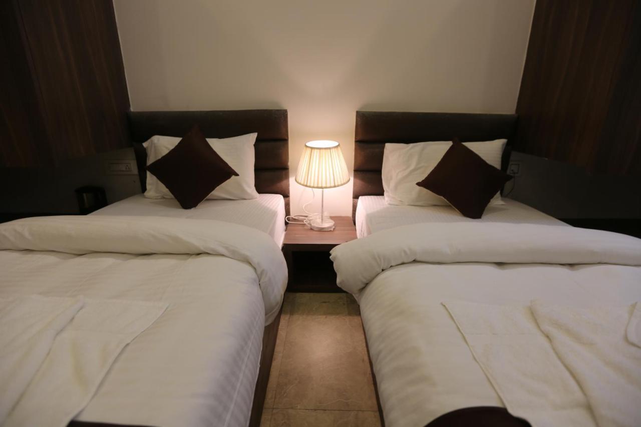 Hotel Mahendra Plaza Hardoi Buitenkant foto