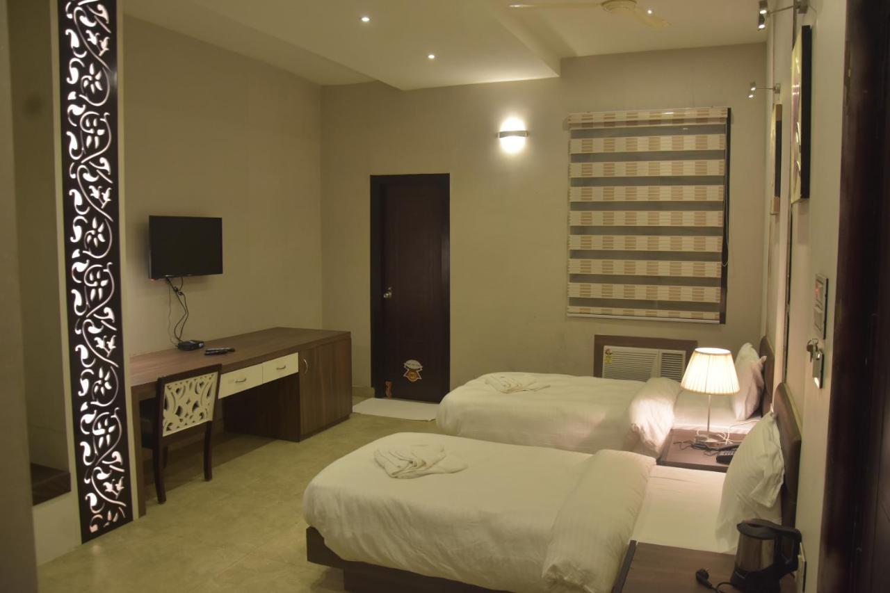 Hotel Mahendra Plaza Hardoi Buitenkant foto